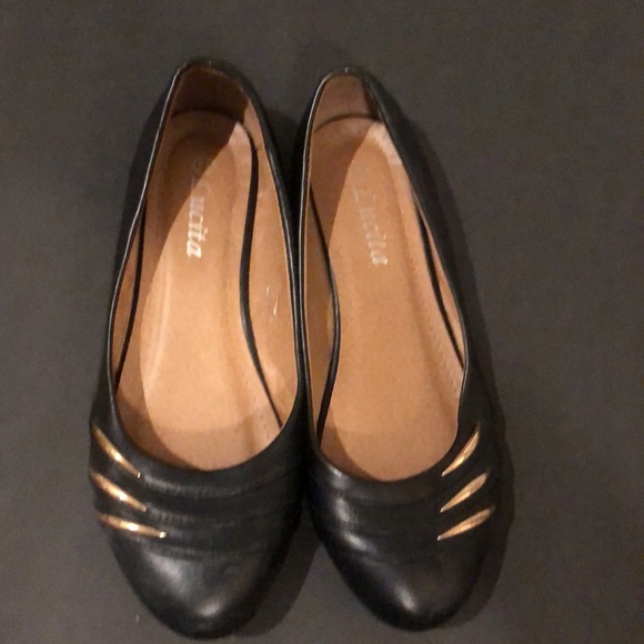 Simple Black and Gold Flats - Picture 2 of 3